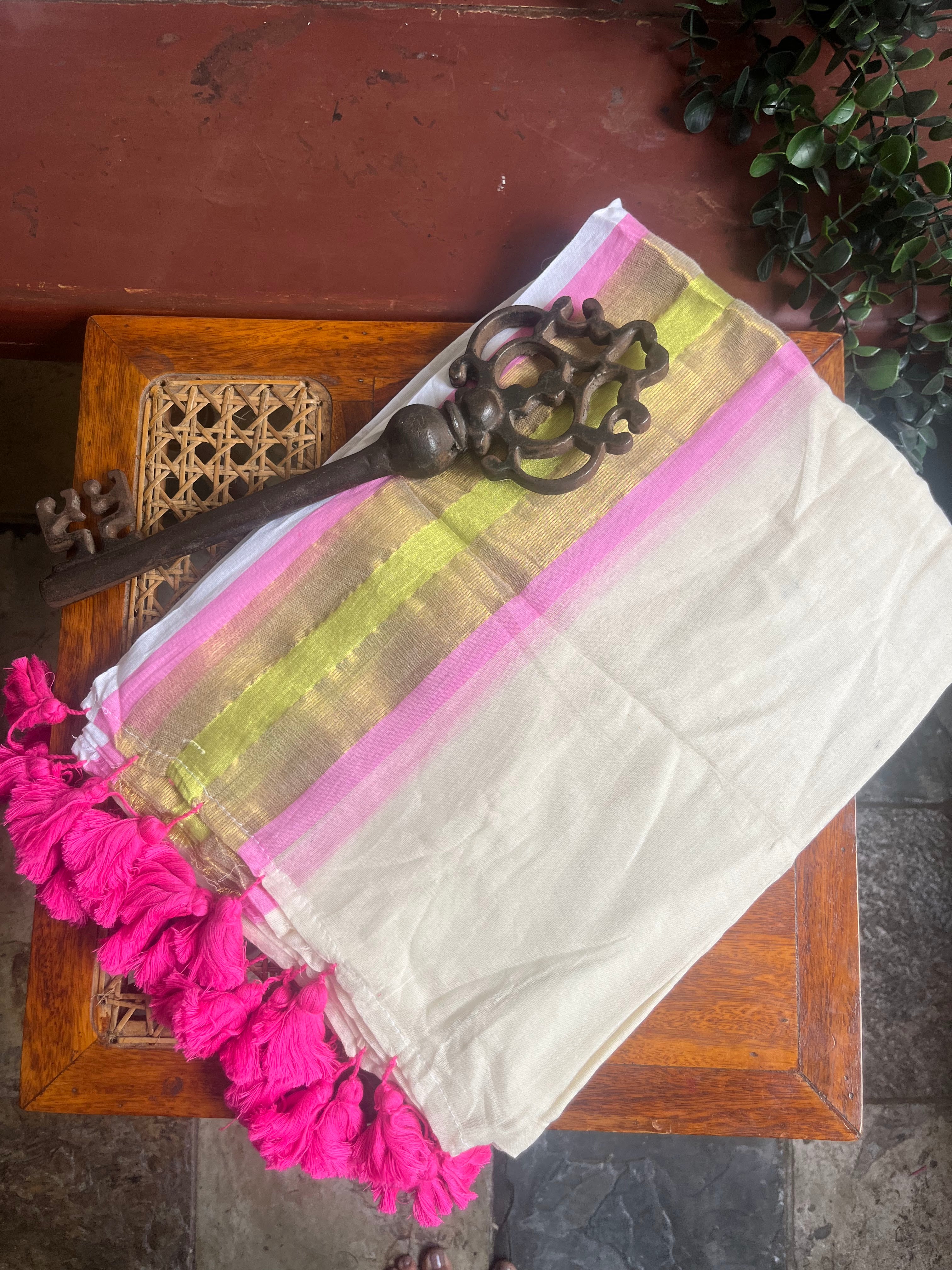 Aanchal - 1 minute Ready-to-wear saree in White with pink border in Mul cotton