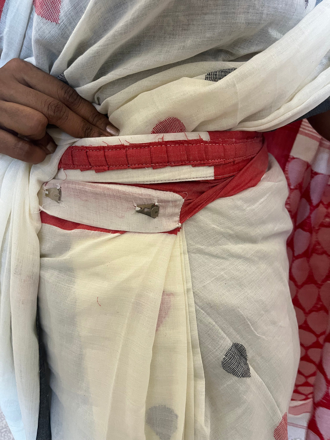 Aanchal - 1 minute Ready-to-wear saree in White in Handloom Masrize Cotton