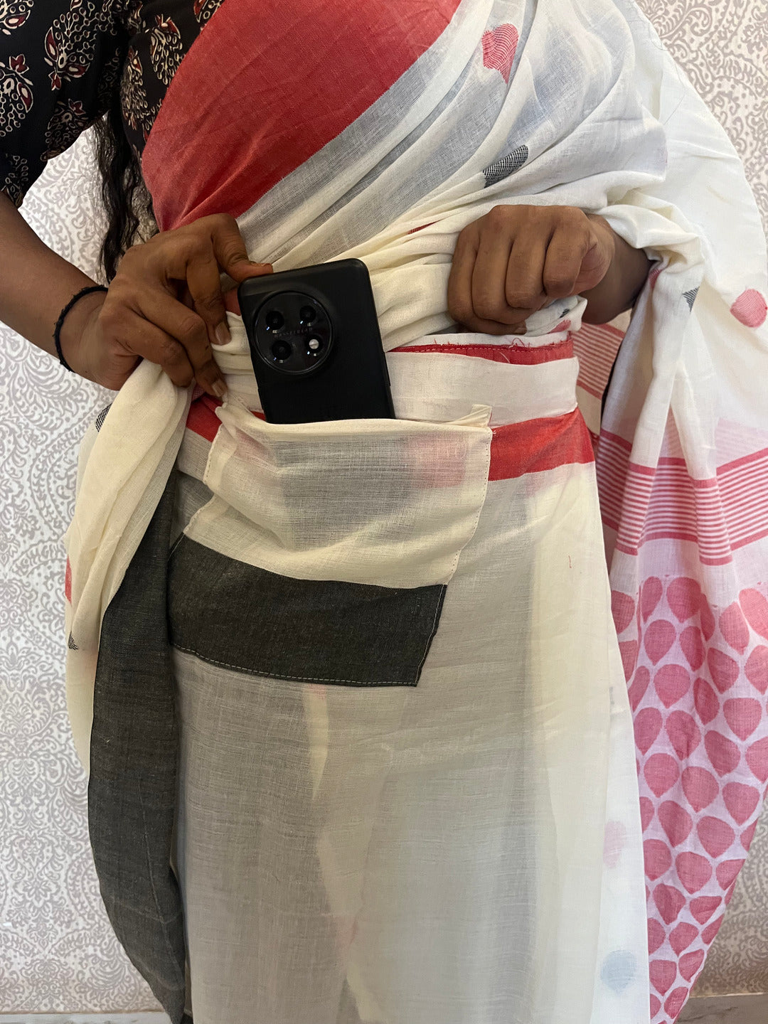 Aanchal - 1 minute Ready-to-wear saree in White in Handloom Masrize Cotton
