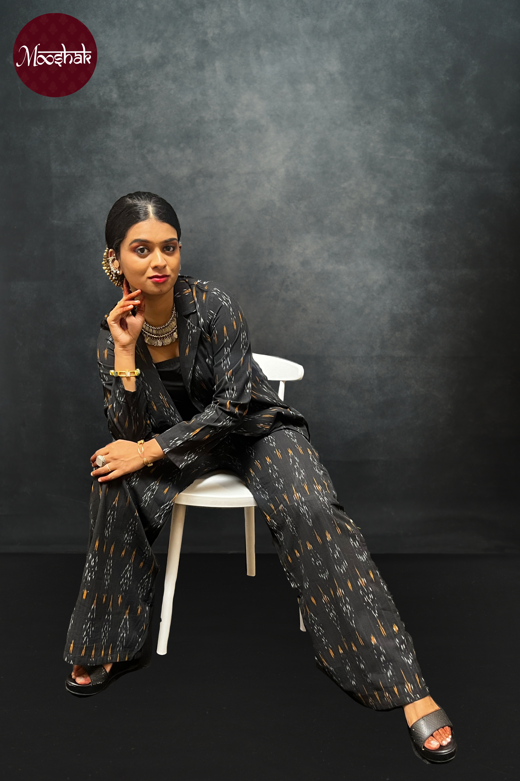 Maya - Blazer Set in Black Ikat