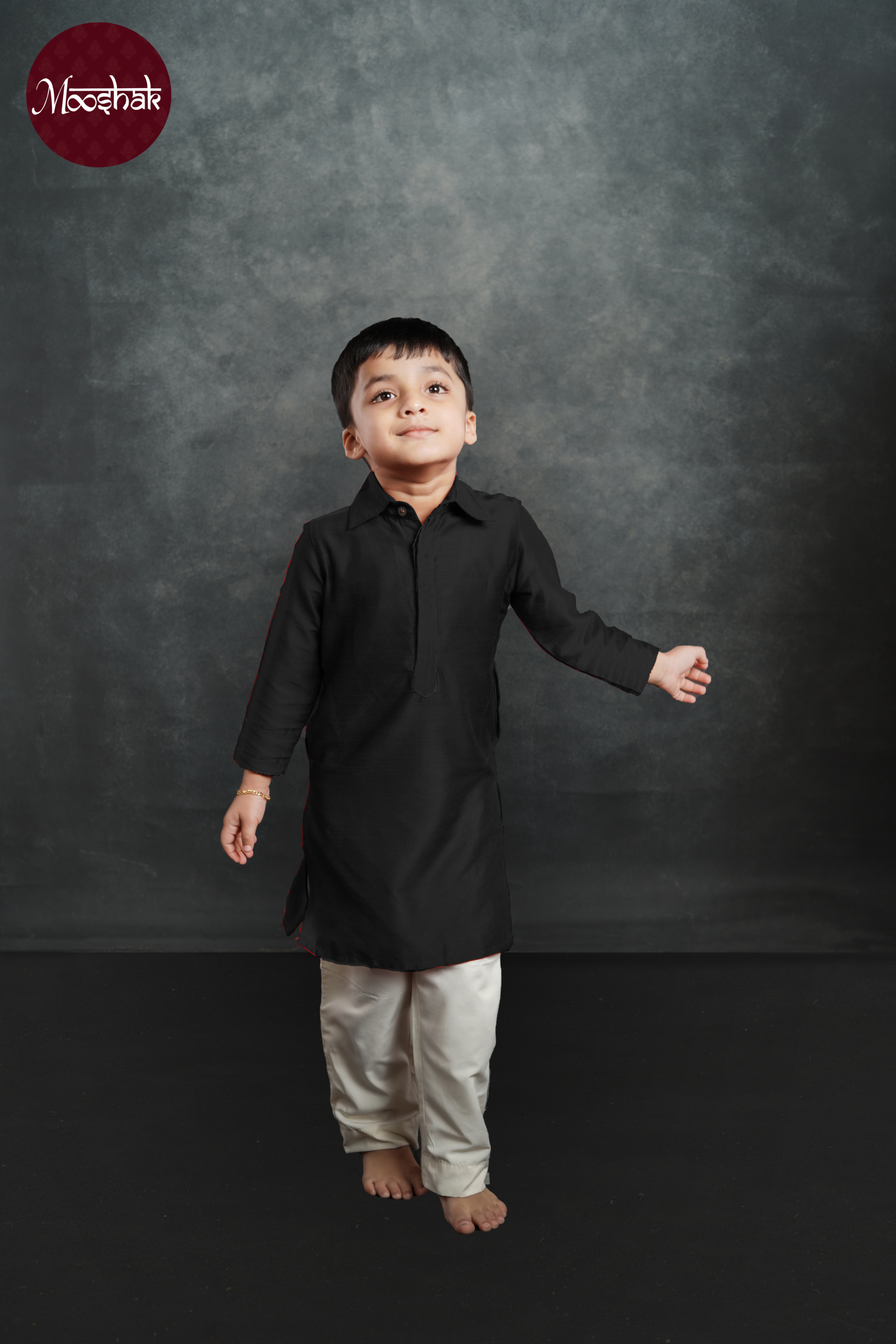 Raahi - Kurta in Black silk cotton
