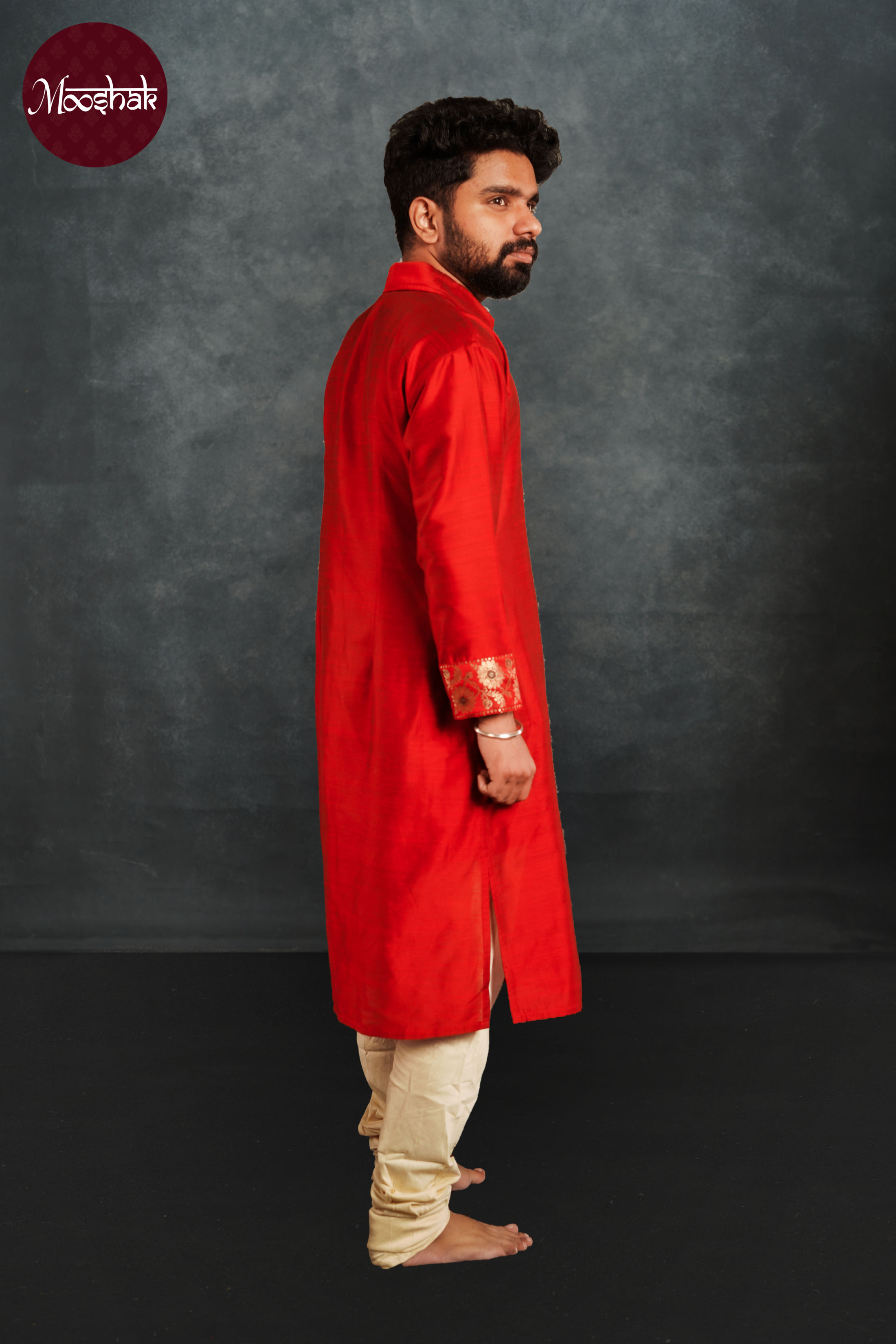 Raahi - Kurta in Red silk cotton with zari