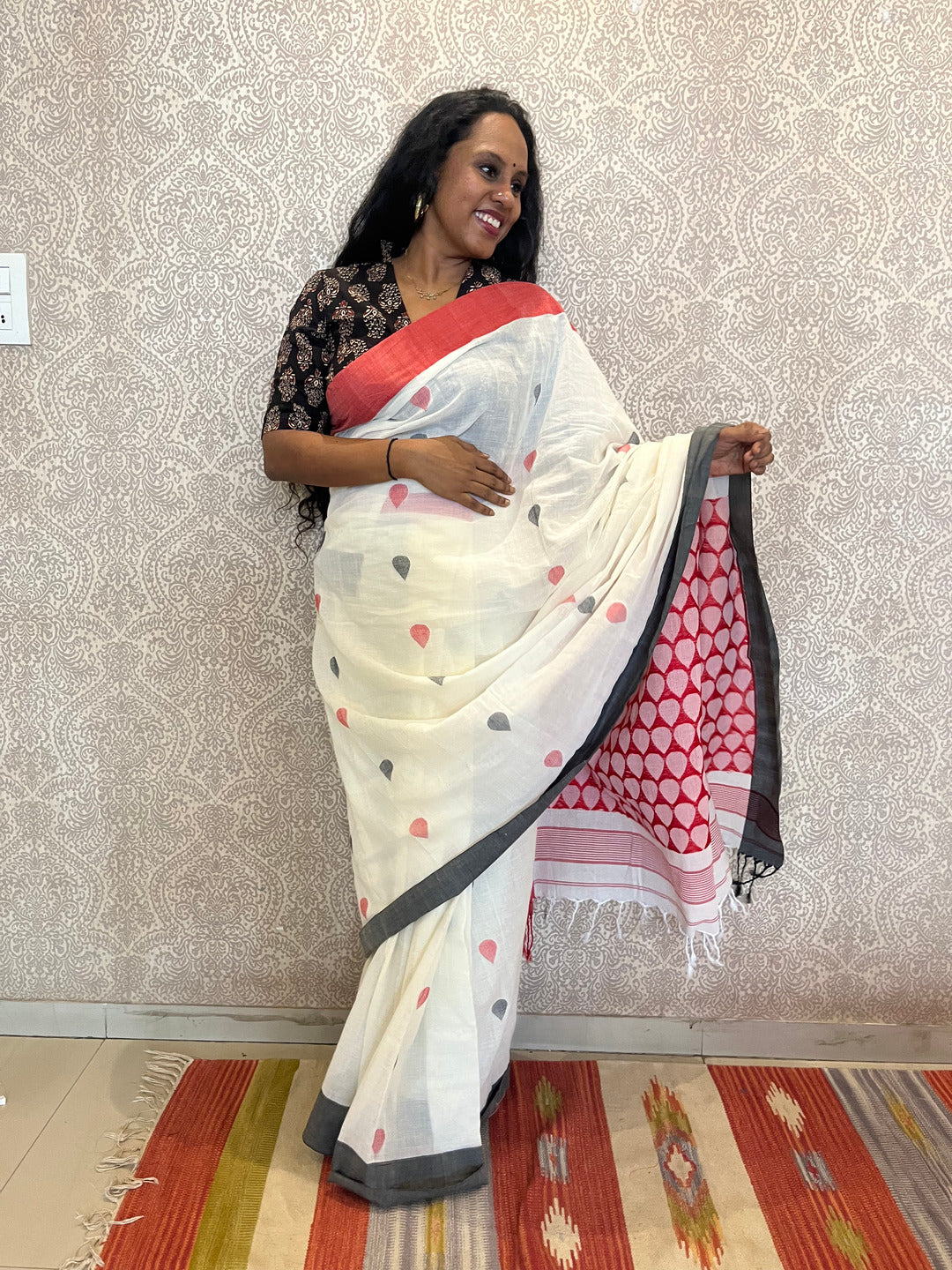 Aanchal - 1 minute Ready-to-wear saree in White in Handloom Masrize Cotton