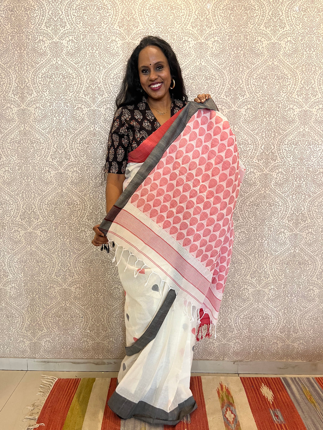 Aanchal - 1 minute Ready-to-wear saree in White in Handloom Masrize Cotton