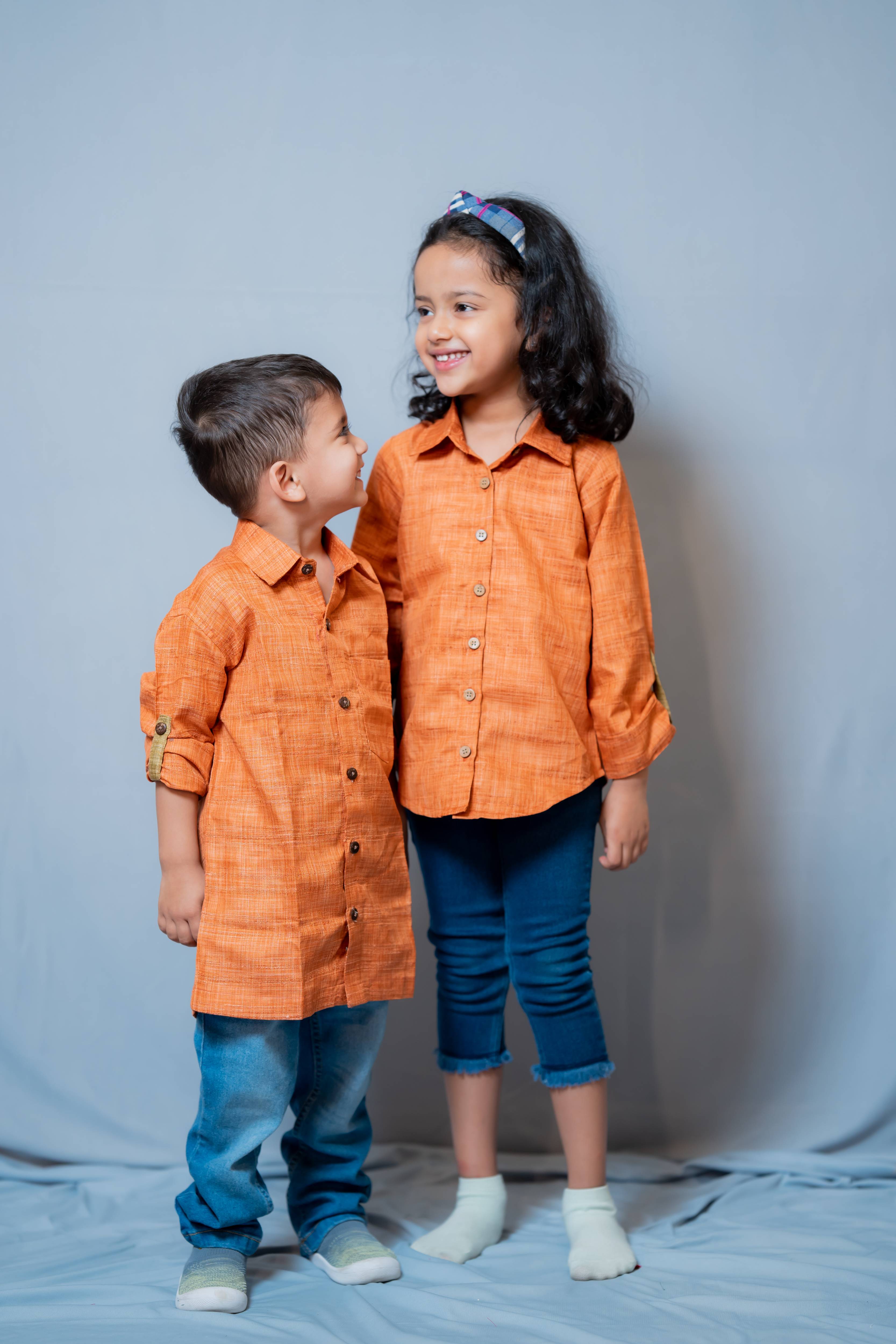 Terra - Roll-up sleeve collared shirts in Rust co-jute