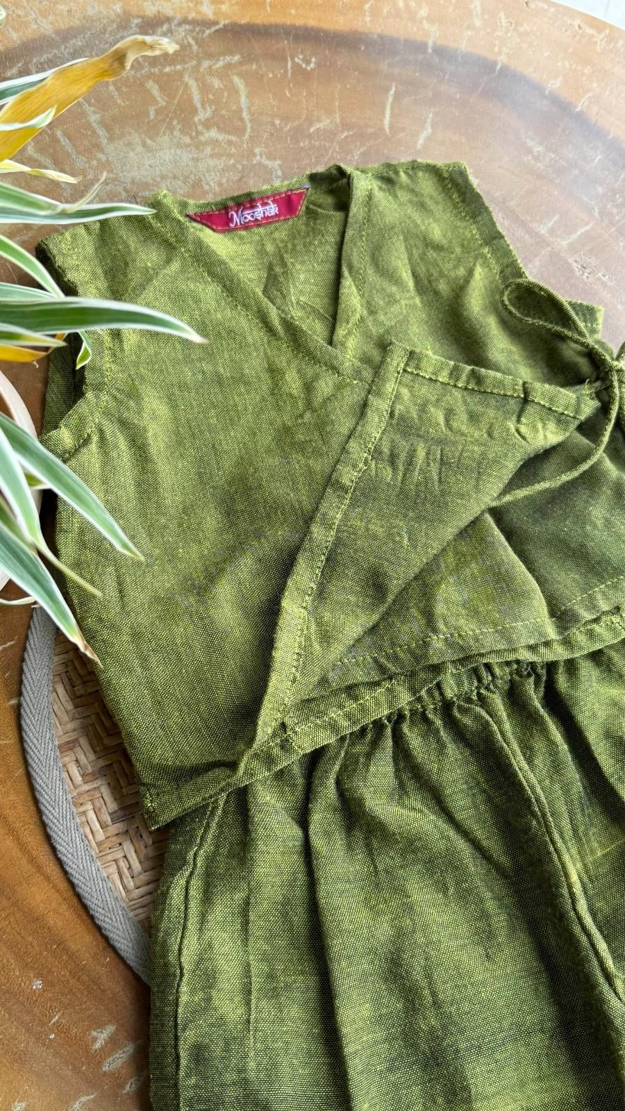 Aangan - Tie-up Jhhabla with pants in Khadi in green