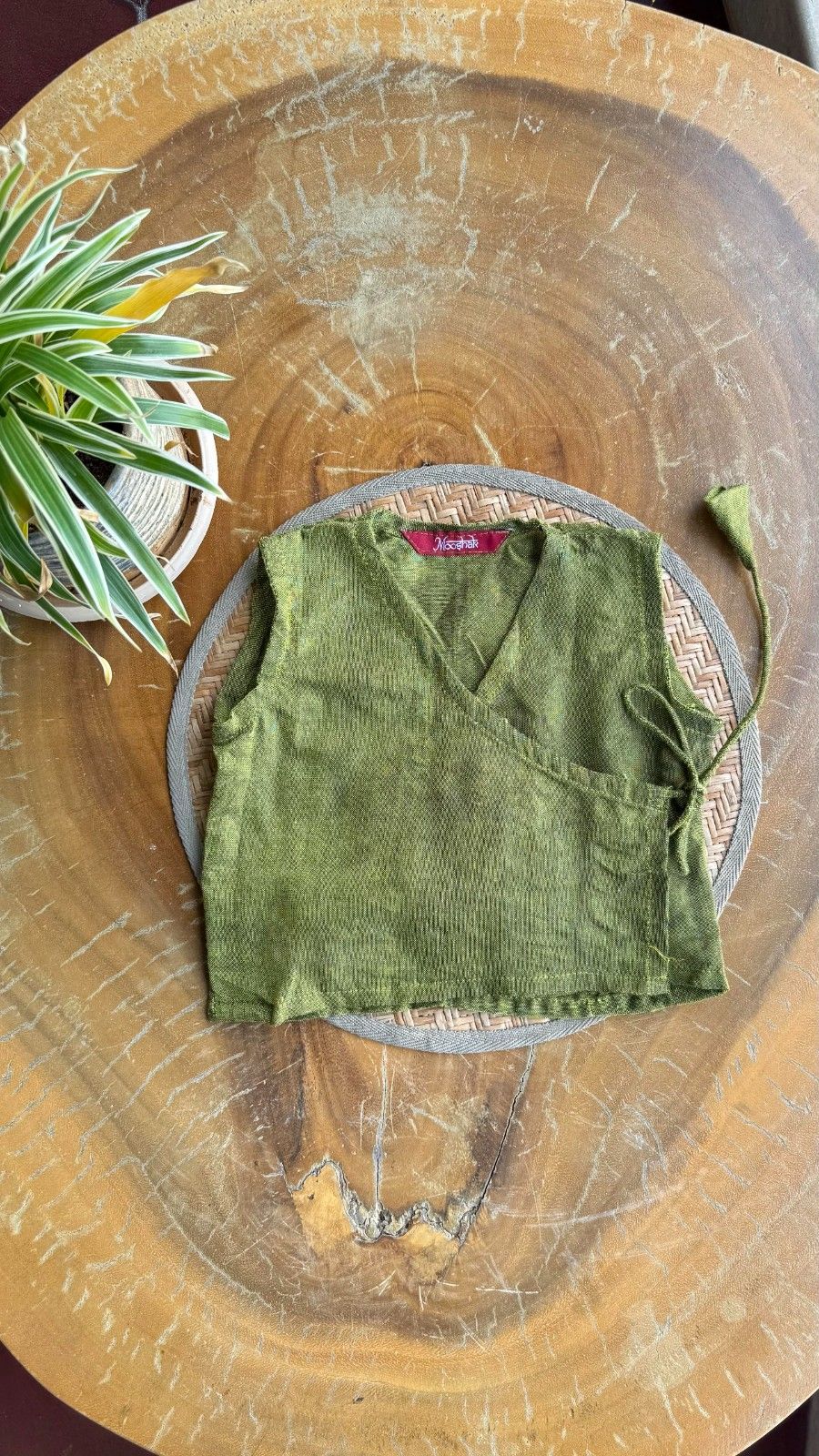 Aangan - Tie-up Jhhabla with pants in Khadi in green